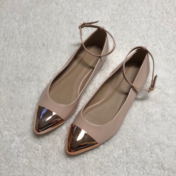 ✨BRAND NEW ✨ Rose Gold Charlotte Russe Flats - Picture 2 of 3